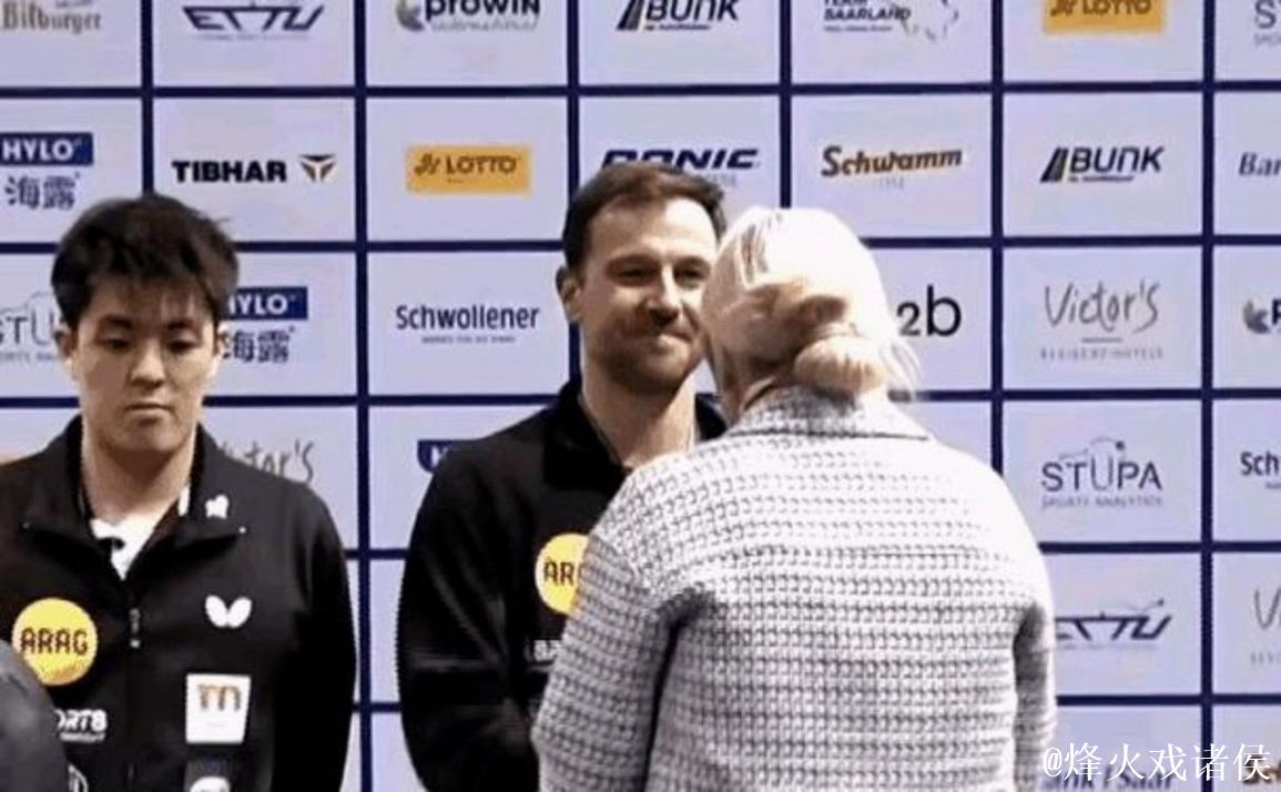 本来想多看东哥打第四盘，结果队友三单输给卡尔伯格，东哥第四盘收尾成难题，队长意外爆冷让胜负悬念留到第五盘双打