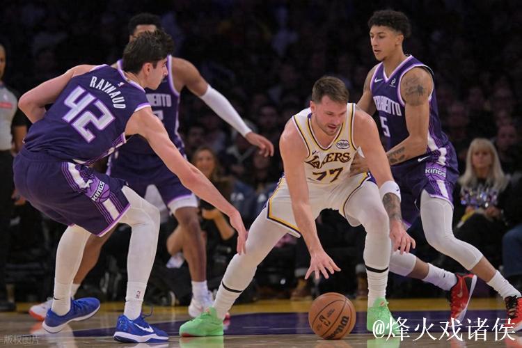 东契奇34+7詹姆斯24分 湖人大胜国王终结三连败 东契奇34+7詹姆斯24分 湖人大胜国王终结三连败