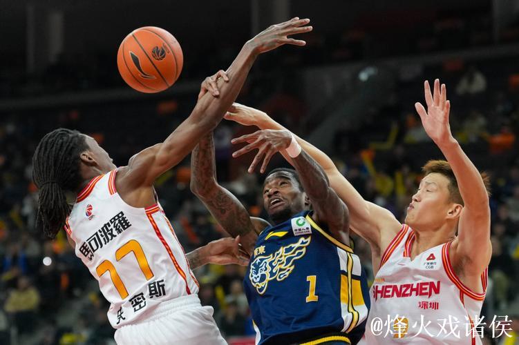 CBA一周综述:上海队跃居榜首 第一集团“三足鼎立” CBA一周综述:上海队跃居榜首 第一集团“三足鼎立”